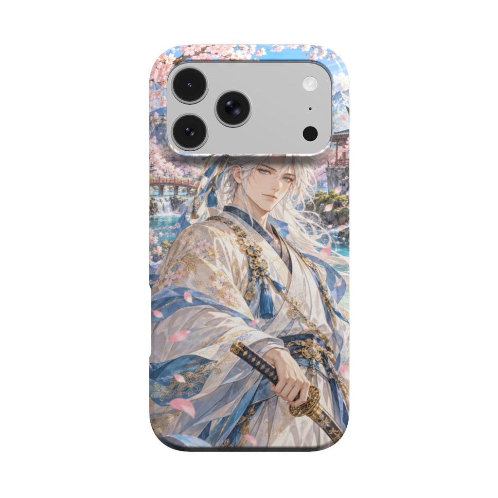 Coque Éclat de Sakura vue de dos, épéiste aux cheveux argentés en tenue blanche, bleue et dorée parmi les cerisiers roses.